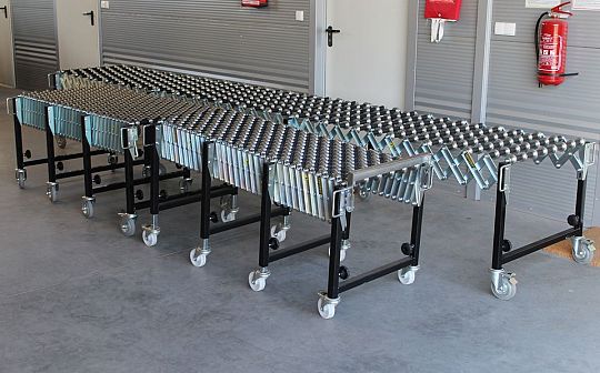 Flexible expandable roller conveyors